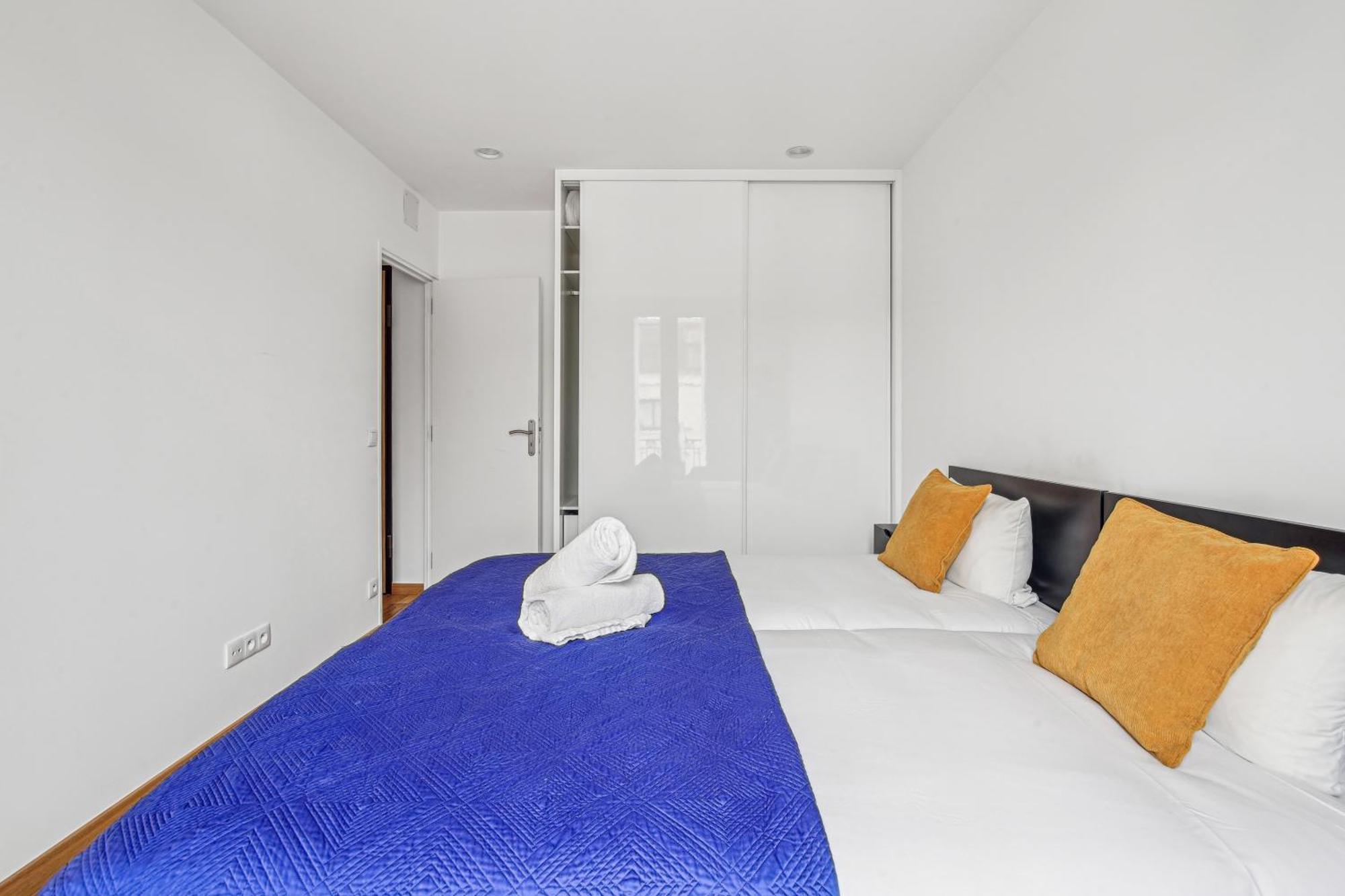 Aurmat - - - - Paris 3*
